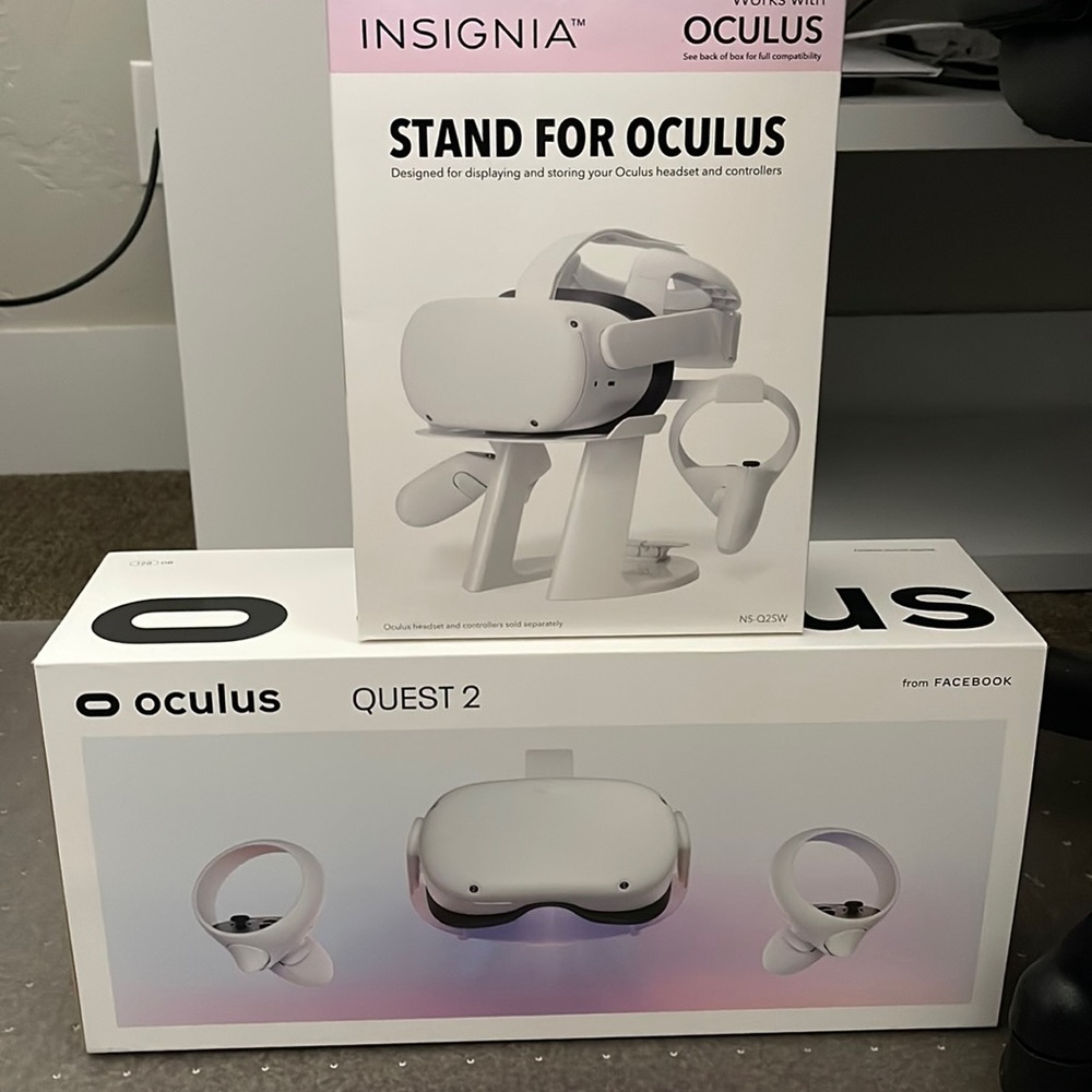 Oculus Quest 2     128GB     plus stand.